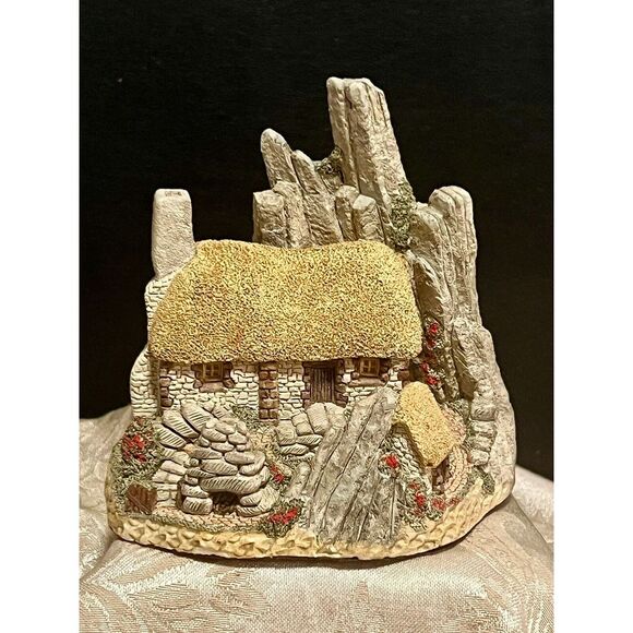 1986 Hand Painted CROFTERS COTTAGE by David Winter (FC-44-T-K-374) - Picture 1 of 6